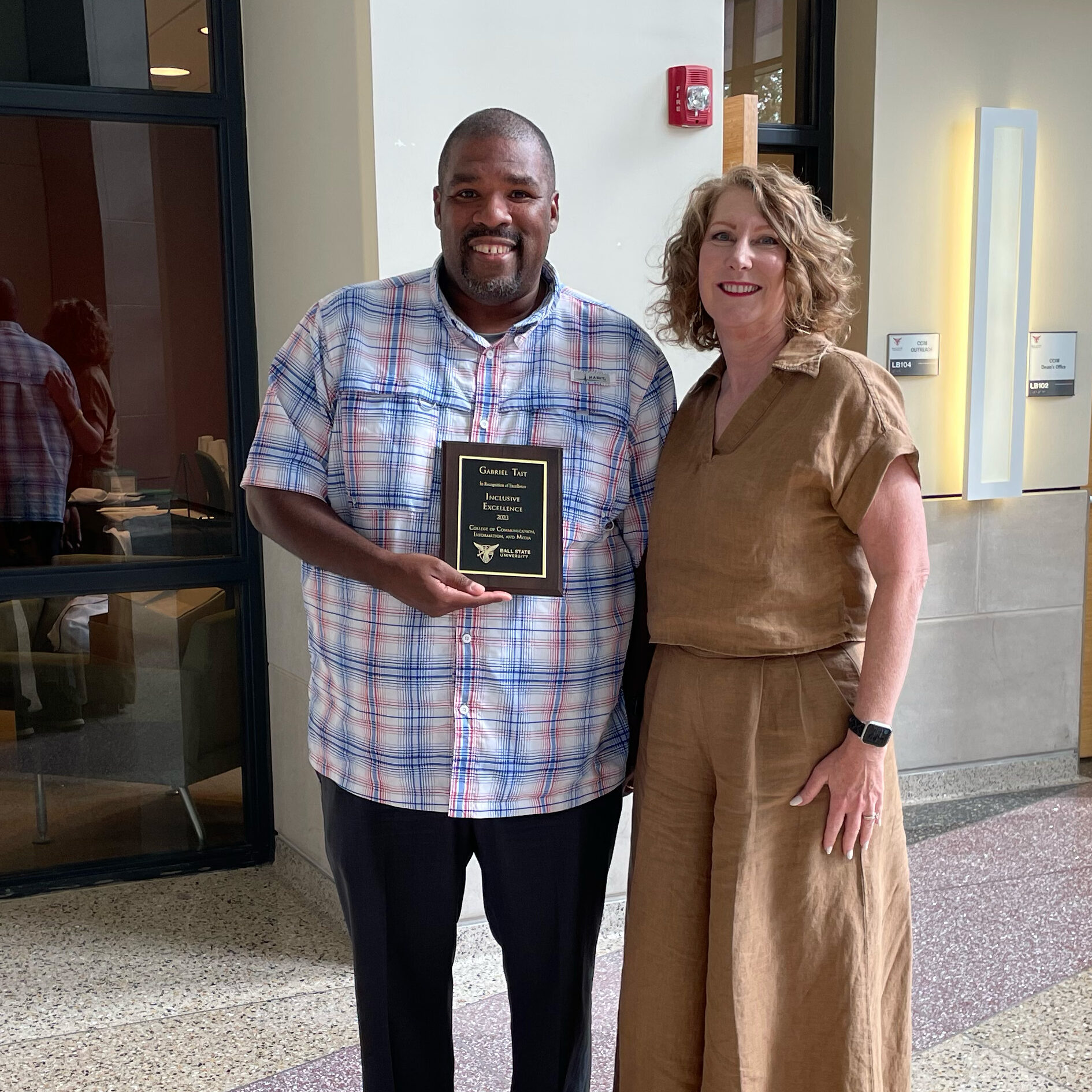 Dr. Gabriel Tait accepts his award from Dean Paaige Turner